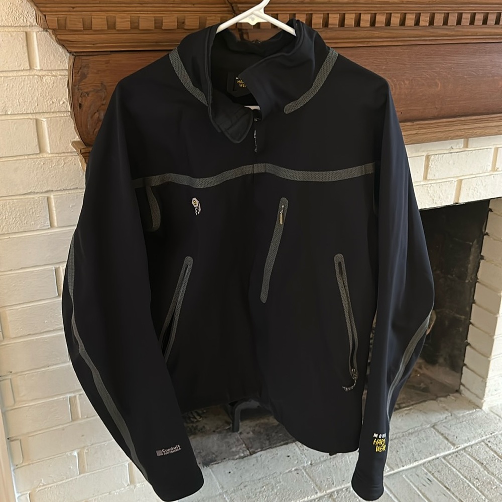 Men’s Mountain Hardware black shell jacket - size Large